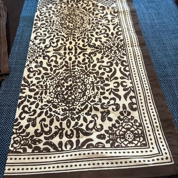 World Market Square Floral Cotton Napkins (6) 20”x20” - Picture 3 of 4